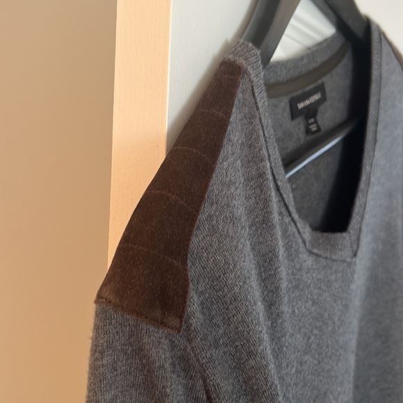 Banana Republic Sweater - Picture 3 of 3